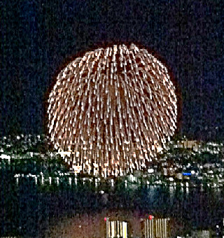 20110808biwakohanabi1_edited.jpg